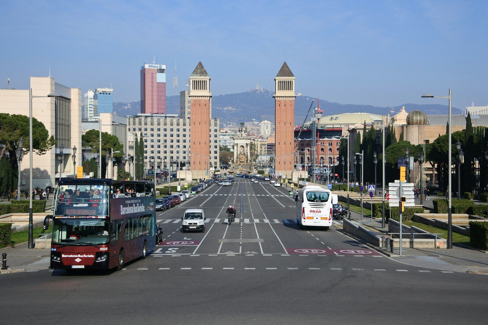 Barcelona Walking Tour: Gothic Quarter and Beyond
